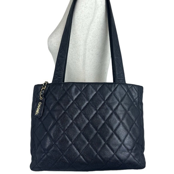 CHANEL CHARM CAVIAR Shopper Tote - Picture 2 of 10